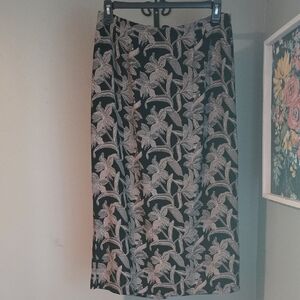 Briggs New York Black and Cream Leaf Print Skirt Size 16